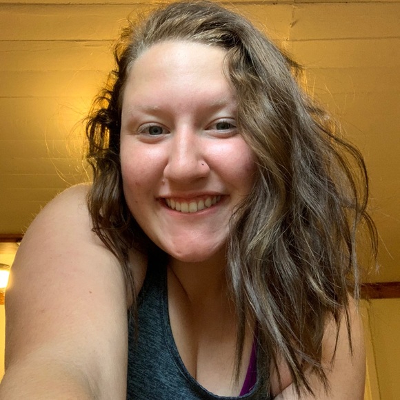 Meet your Posher, Amber - Picture 2 of 4